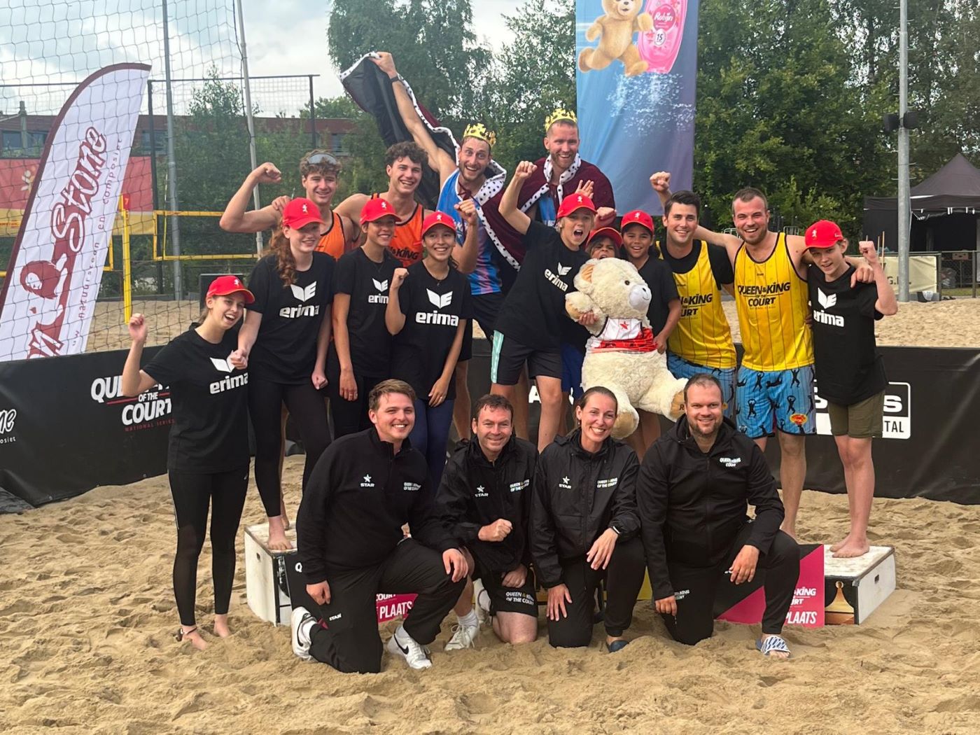 podium heren met ballenkinderen